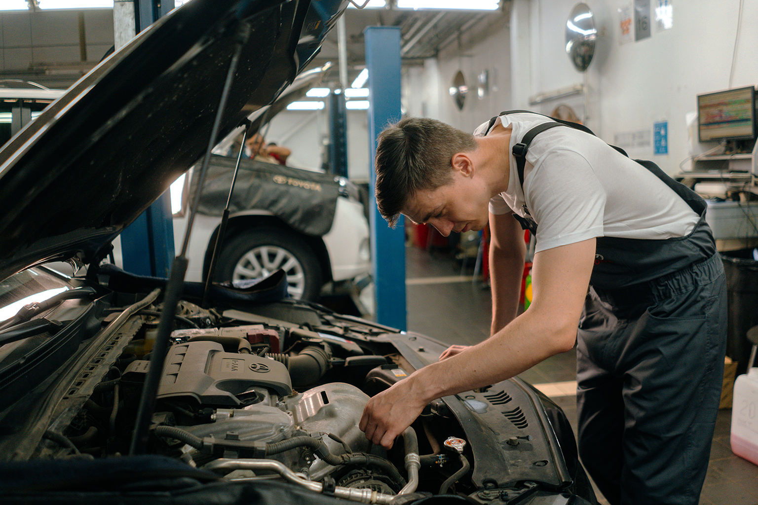 Domina la mecánica básica automotriz: 5 Tips que debes saber.